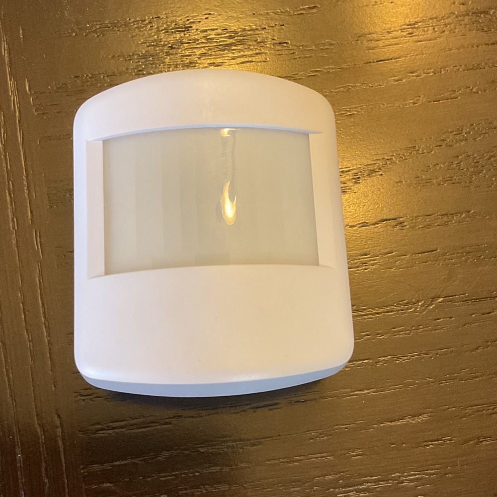 Vivint White Motion Sensor Light